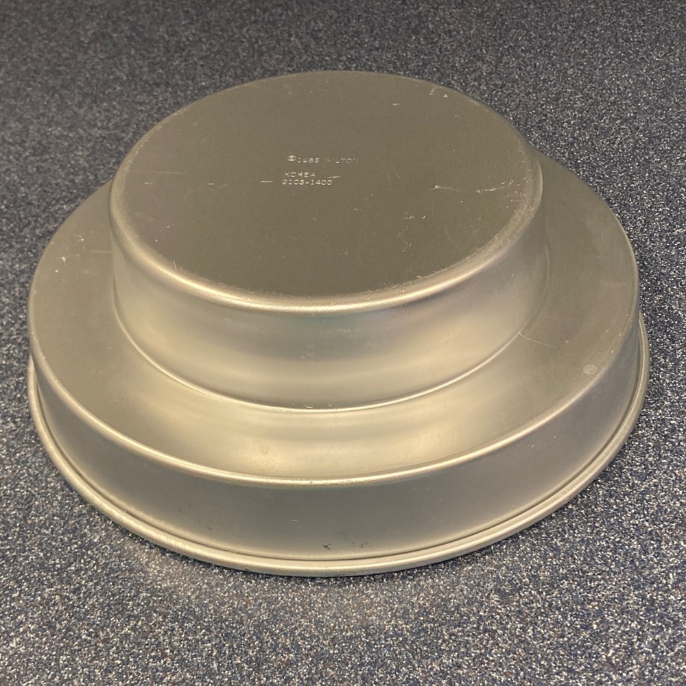 Wilton Silver Cake Pan - 2 tiered
